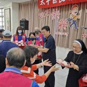 太平長青學苑開學典禮 1800多位長者上學去