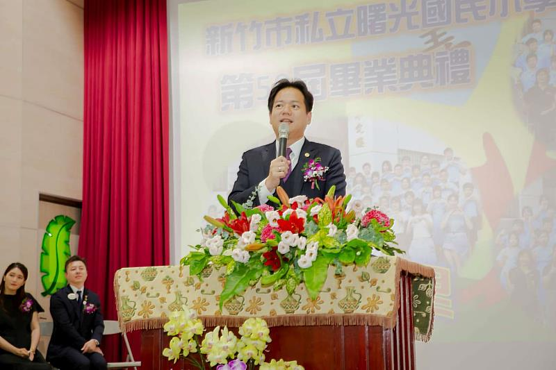 曙光國小第59屆畢業典禮 邱臣遠代理市長祝福畢業生「展翅高飛 鵬程萬里」