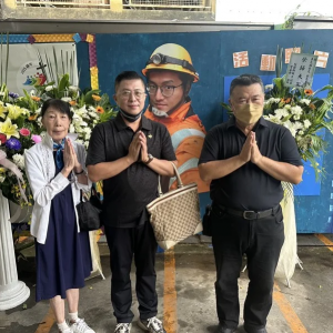 今台電殉職英雄天主教殯葬彌撒 「燈已點亮」致敬曲作者現身