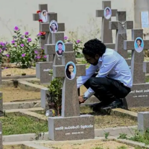 斯里蘭卡人在追思已亡節悼念傳教士先驅