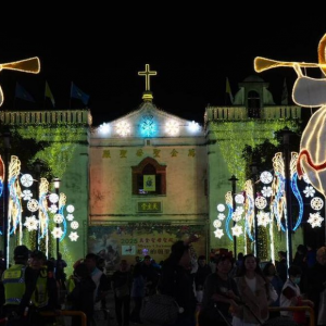 屏東萬金聖母聖殿點燈　耶誕氣氛濃厚